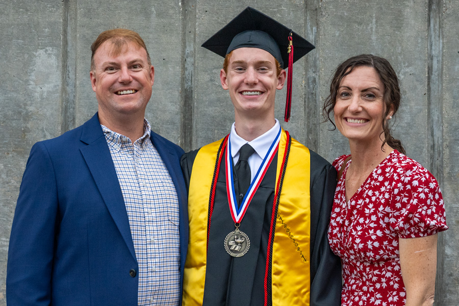 Graduate with parents