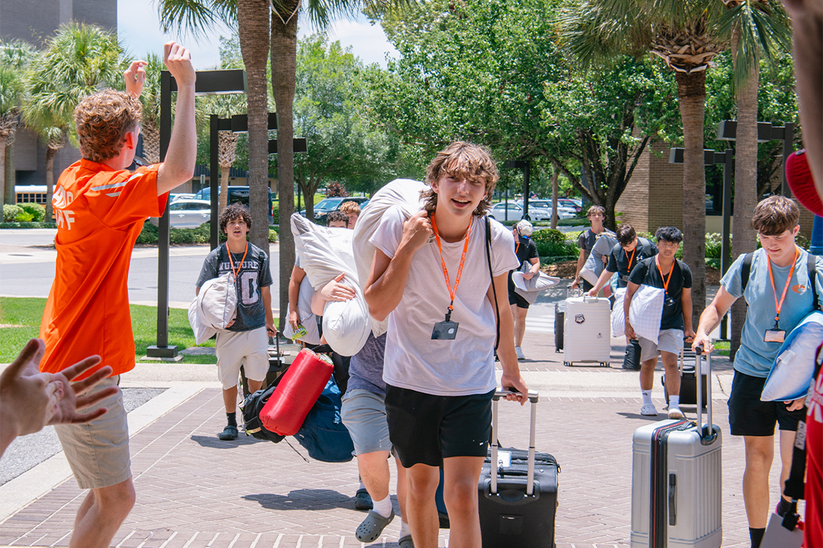 Campers Moving into Guys Residence Halls