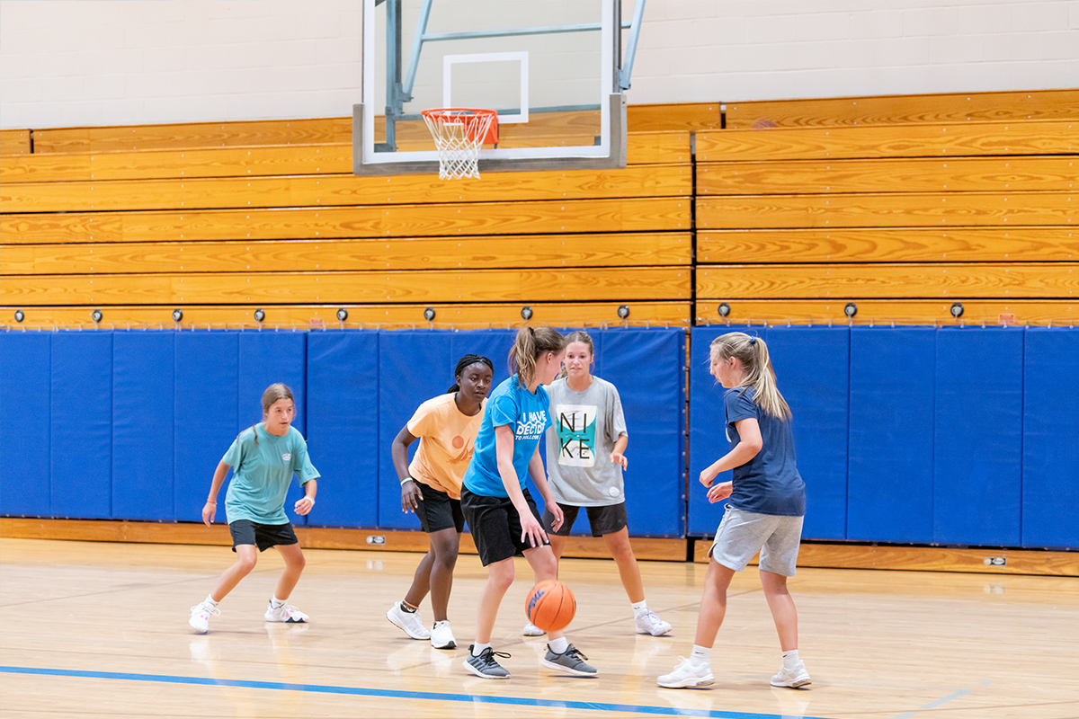 Teen Extreme girls basketball competition