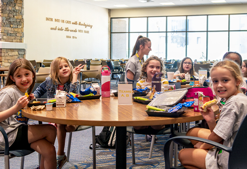 Campers eating lunch